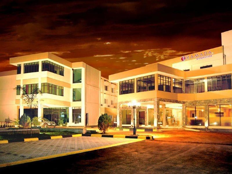 Ramada Katunayaka Esterno foto