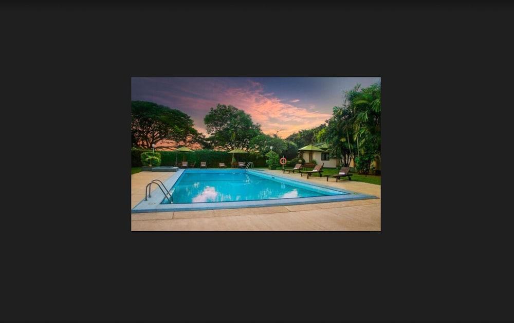 Ramada Katunayaka Esterno foto