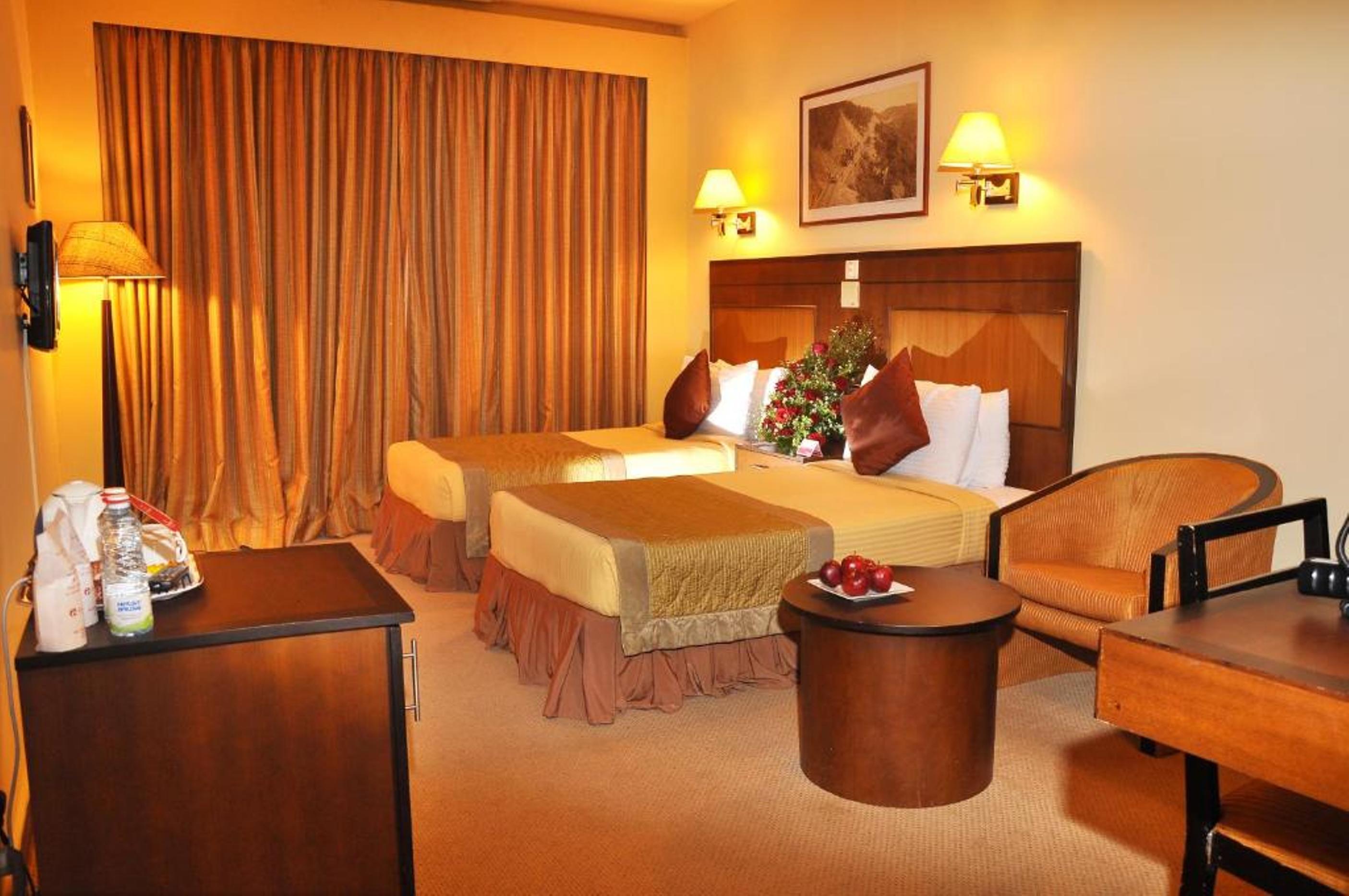 Ramada Katunayaka Esterno foto