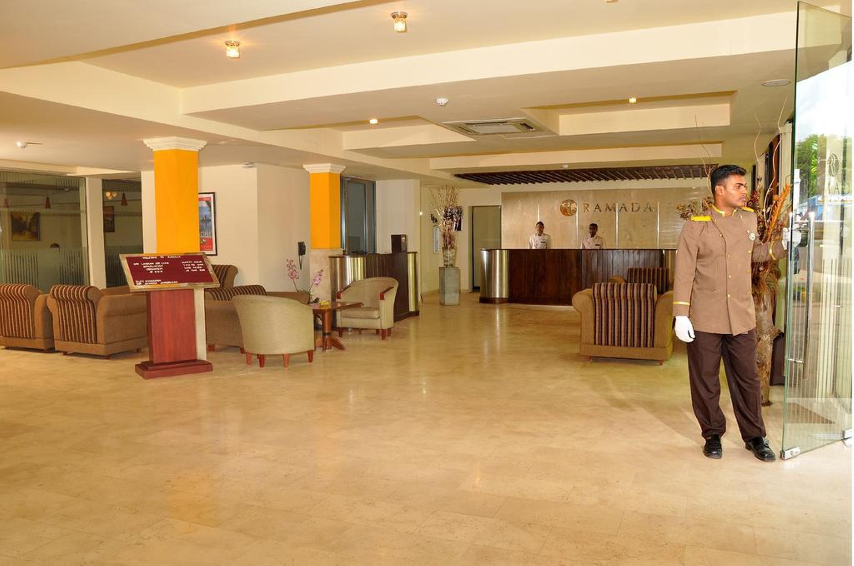 Ramada Katunayaka Esterno foto