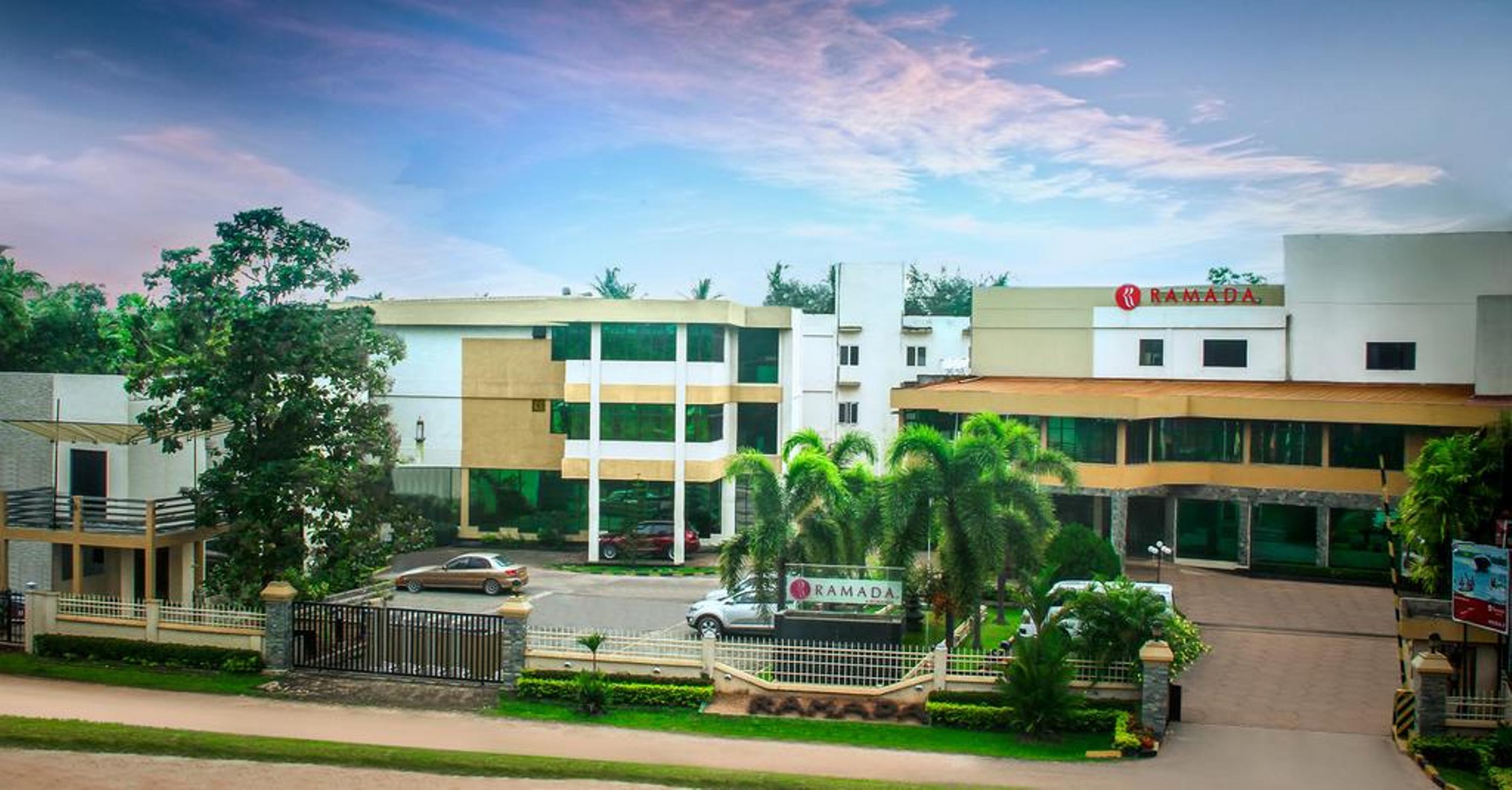Ramada Katunayaka Esterno foto