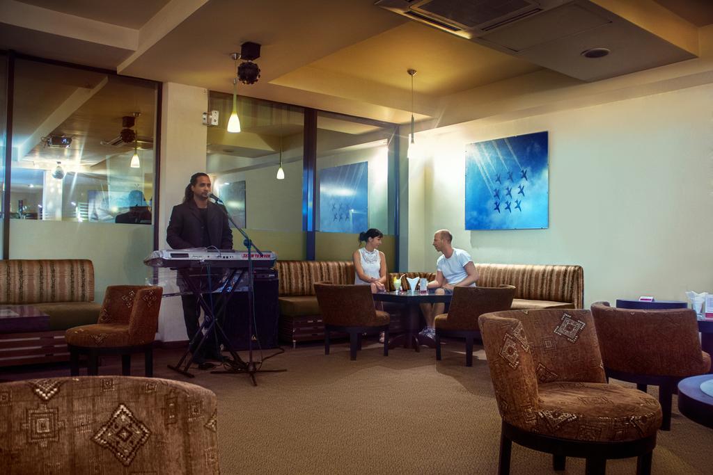 Ramada Katunayaka Esterno foto