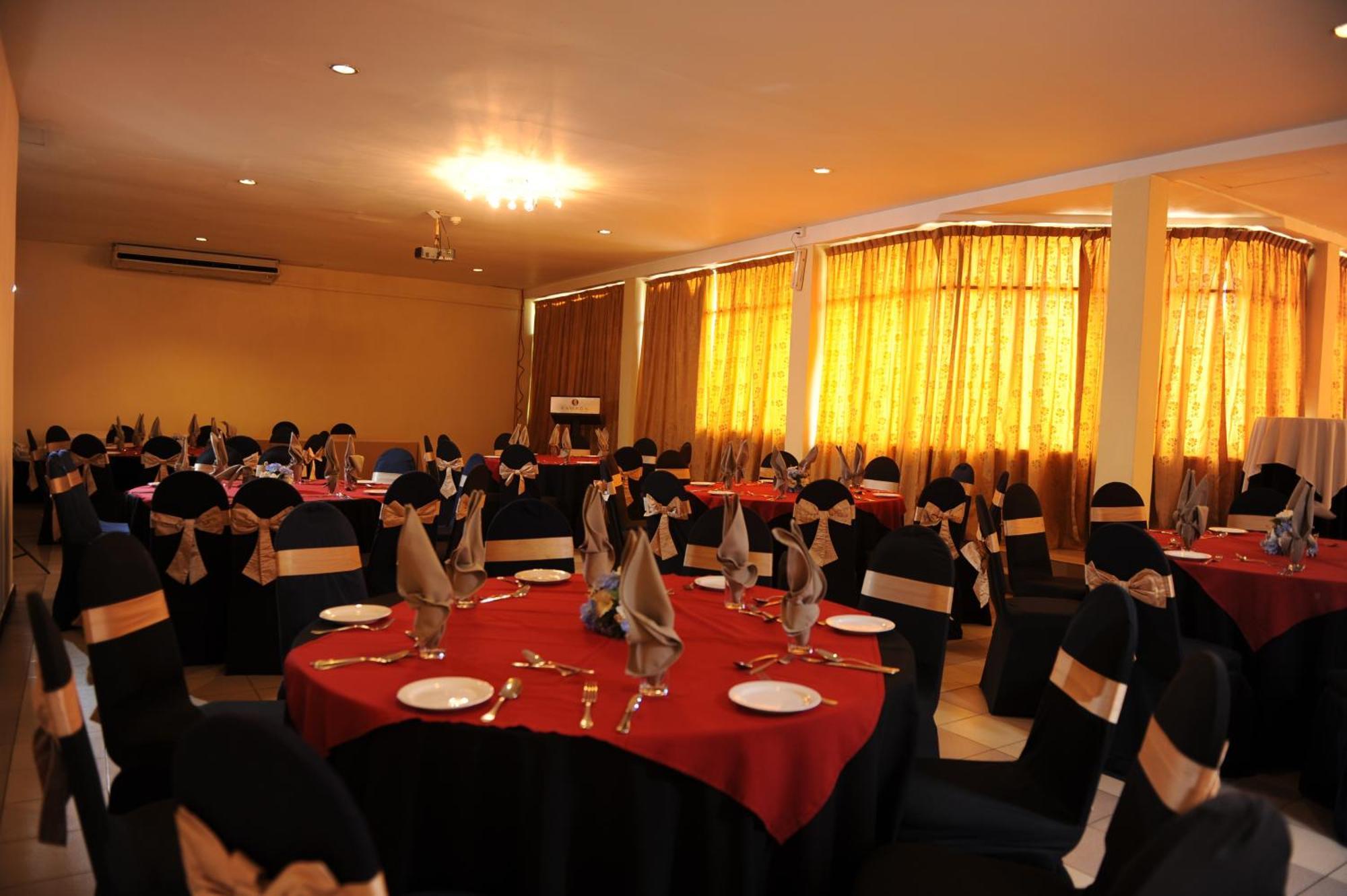 Ramada Katunayaka Esterno foto