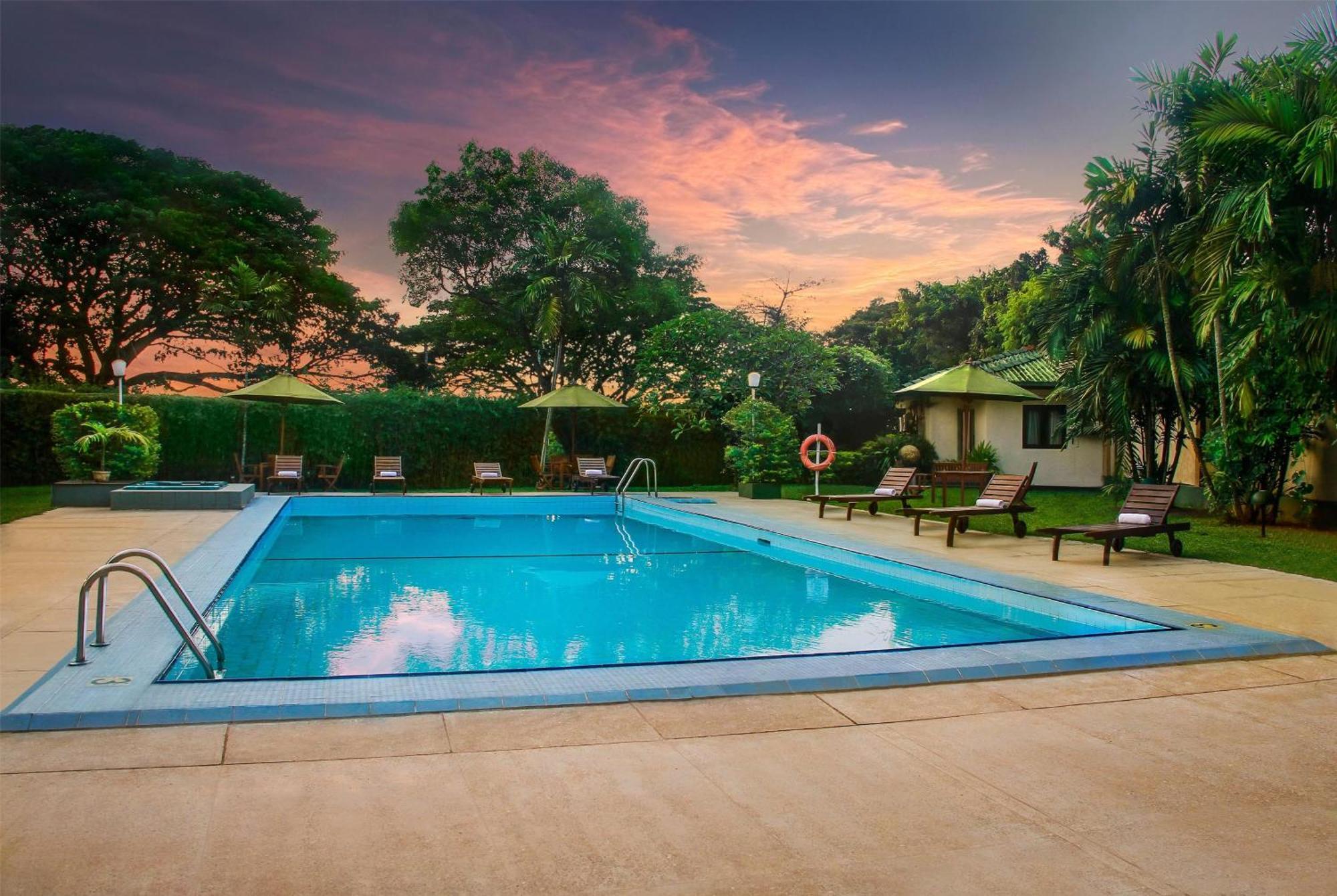 Ramada Katunayaka Esterno foto